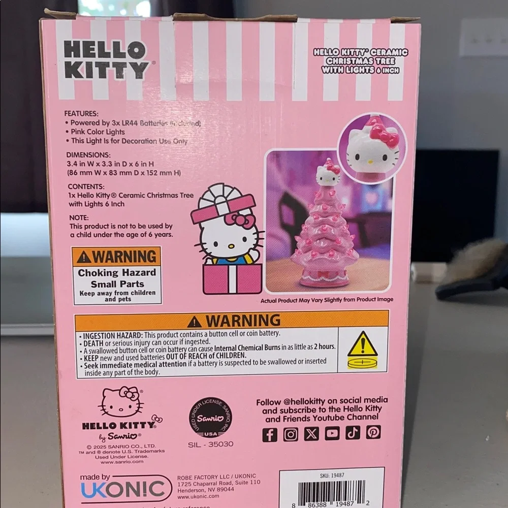 Hello Kitty Pink Ceramic Christmas Tree with Lights NWT - Picture 2 of 3